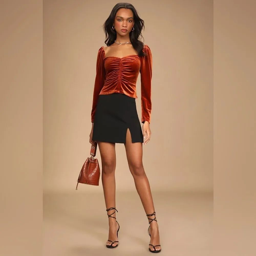 ASTR THE LABEL Vanya Velvet Ruched Sleeve Top